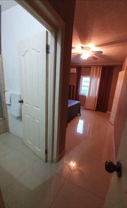 Central Upscale New Kingston Apt With Pool מראה חיצוני תמונה