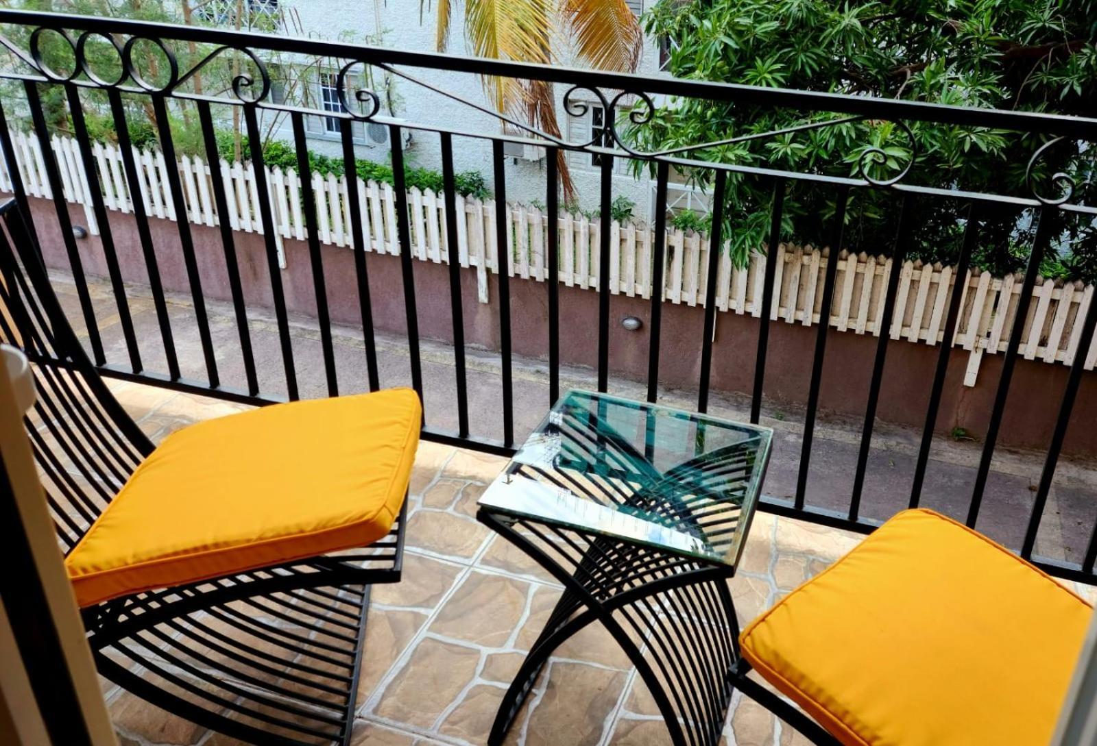 Central Upscale New Kingston Apt With Pool מראה חיצוני תמונה